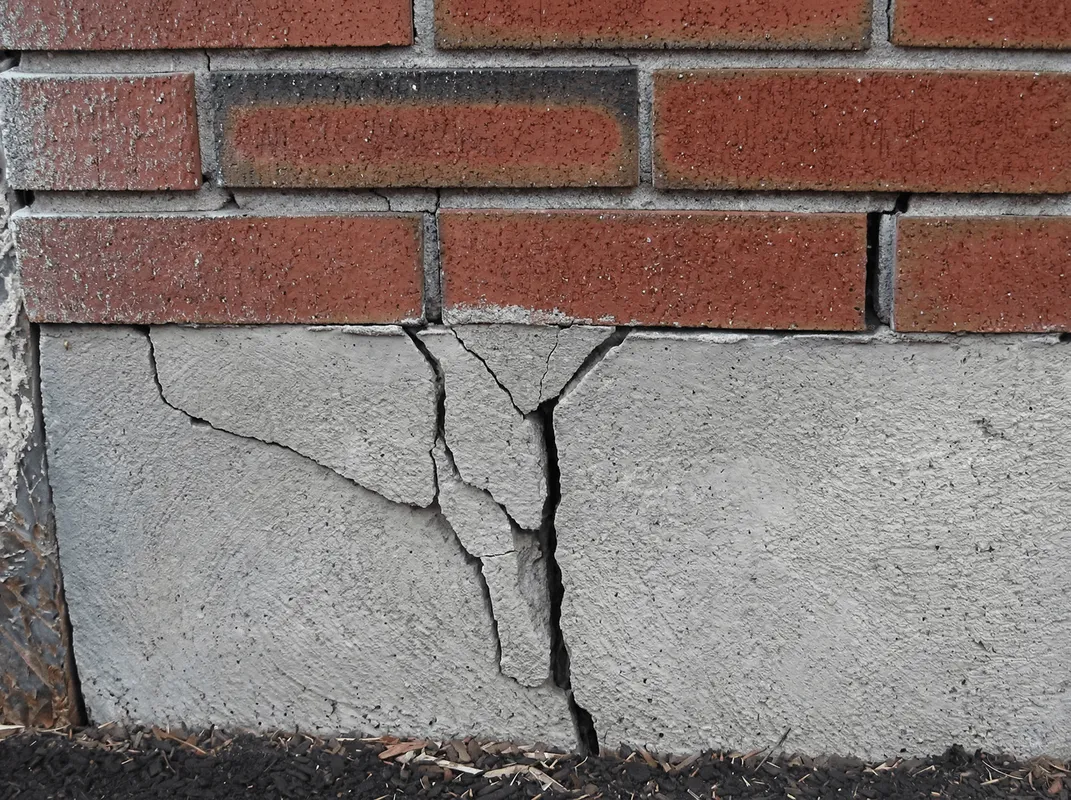 Concrete foundation with serious structural damage in Bradenton, FL
